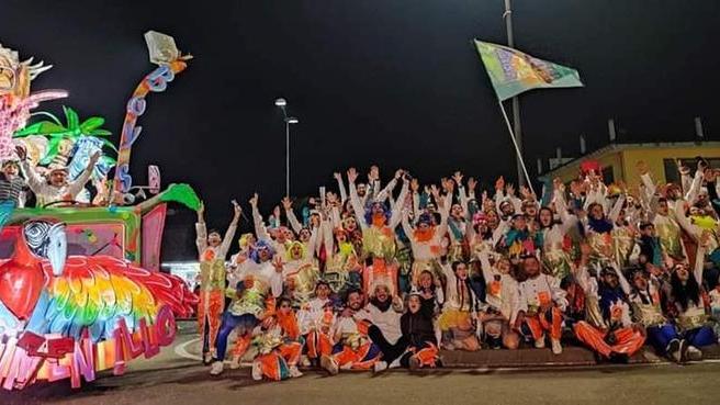 Su Marrulleri finisce in bellezza: 20 carri, 3mila figuranti e una folla festante salutano il carnevale