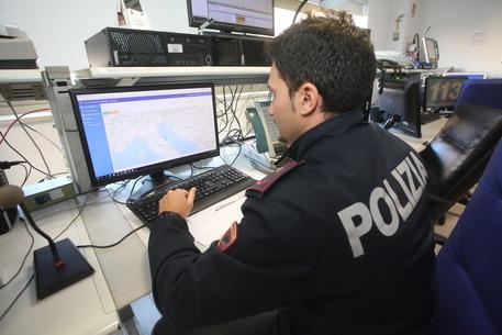 Stalking: scala grondaia per entrare in casa dell'ex, preso dalla polizia. ANSA