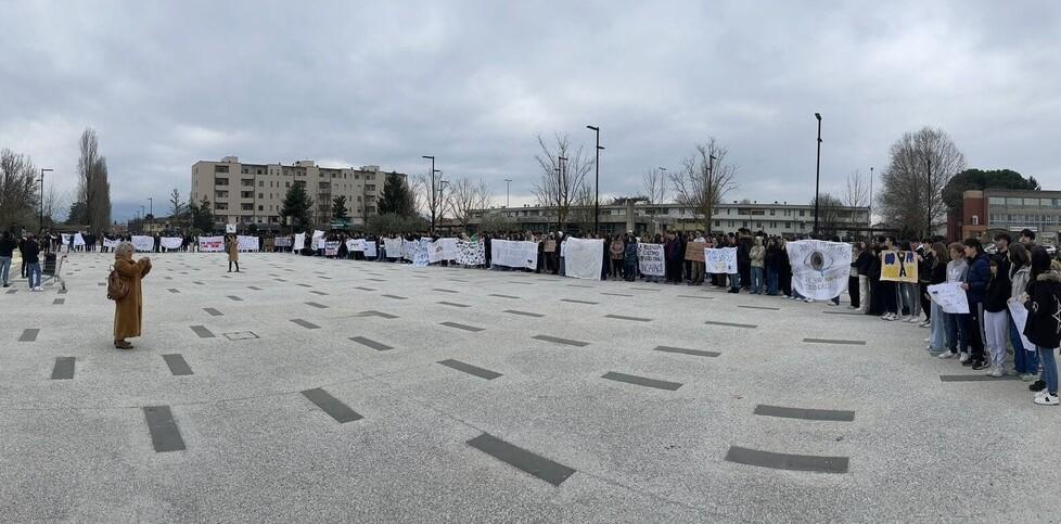 Tre licei della Lucchesia e della Versilia chiedono di mettere fine alla guerra in Ucraina