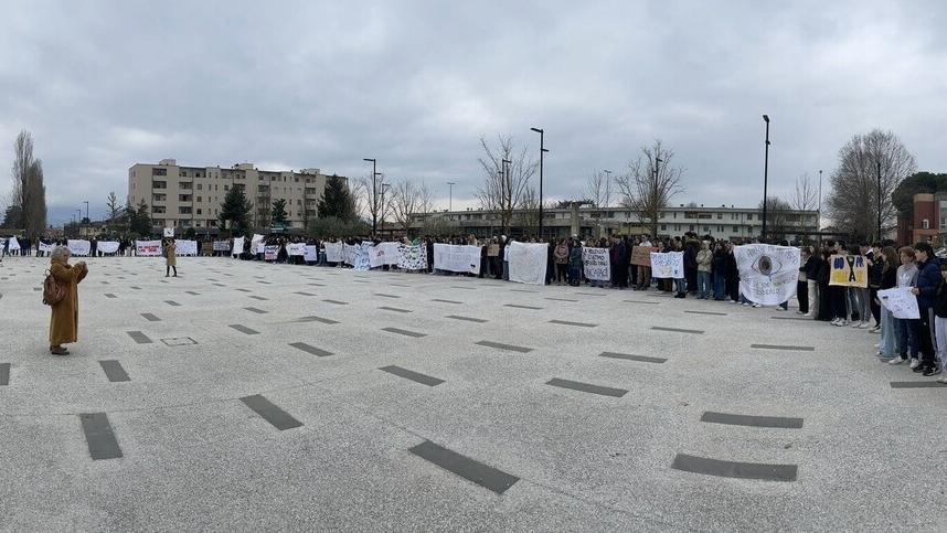 Tre licei della Lucchesia e della Versilia chiedono di mettere fine alla guerra in Ucraina