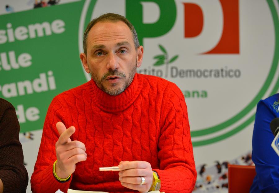 Pd in Toscana, Fossi riparte da due simboli: la bandiera della pace e Berlinguer. E indica le priorità