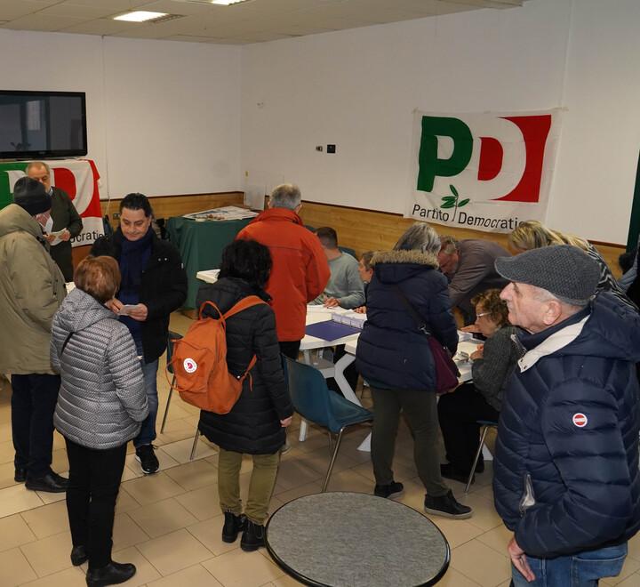 Schlein segretaria ma a Reggio Bonaccini ha tenuto