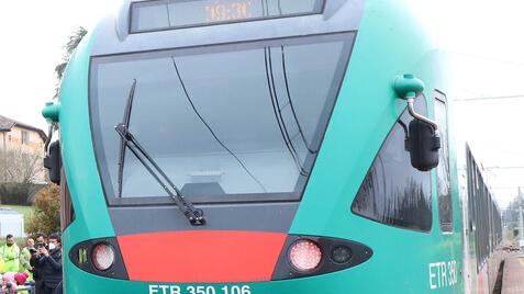 Bloccano il treno Reggio-Ciano: studenti nei guai