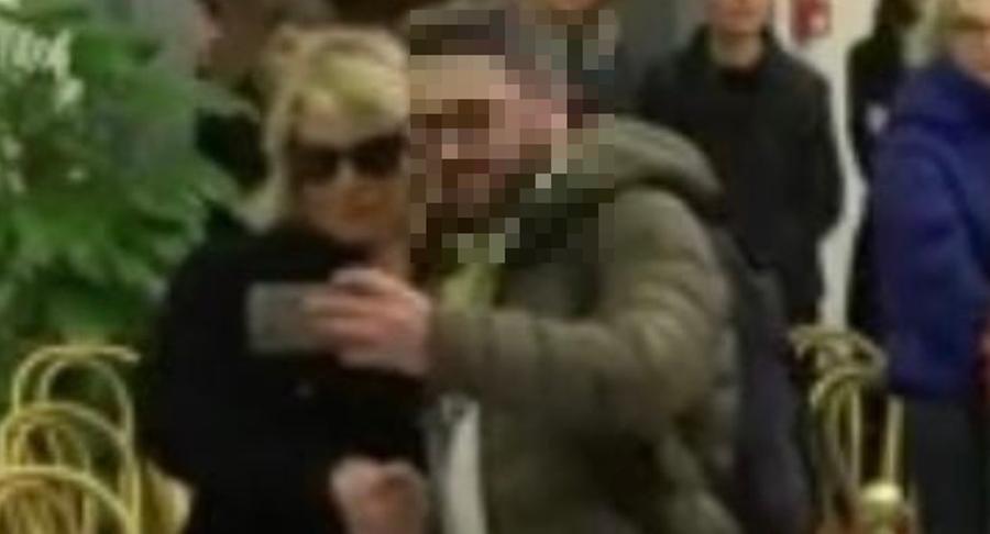 La fame di selfie calpesta il lutto