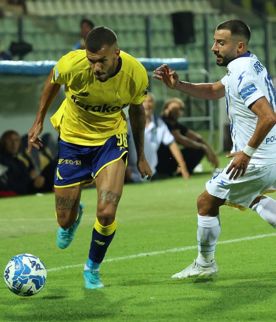 Modena Oukhadda torna a disposizione di TesserNessuno salta l’uomo come lui in Serie B 