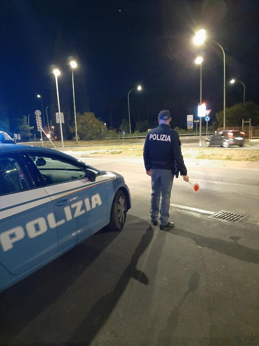 Grosseto. Controlli nei locali: multe e accompagnamenti in questura, un decreto di allontanamento