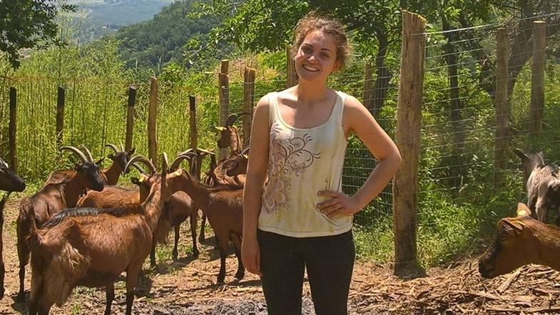 L’archeologa-pastora, a 27 anni sceglie la campagna: «Mio babbo mi regalò due caprette e...»