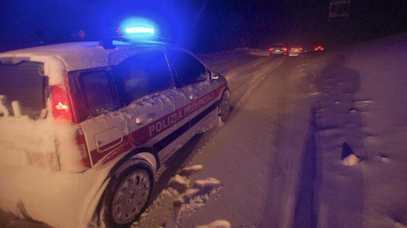 Garfagnana, in trappola per la nevicata: 15 persone soccorse in auto