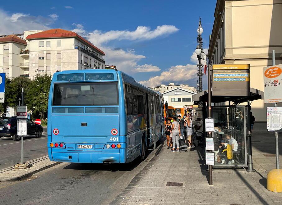 Tagli ai bus, 800mila km in meno. Comune e provincia: «Lavoriamo per ridurre i disagi»