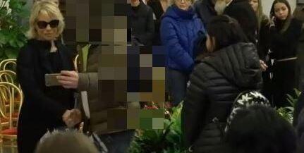 È di Boretto l’uomo del selfie con De Filippi in camera ardente