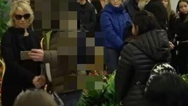 È di Boretto l’uomo del selfie con De Filippi in camera ardente