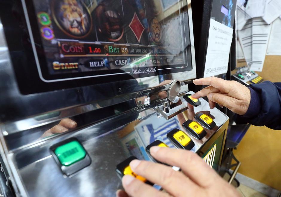 Copparo, tre minori nella sala scommesse: maxi sanzione per il titolare