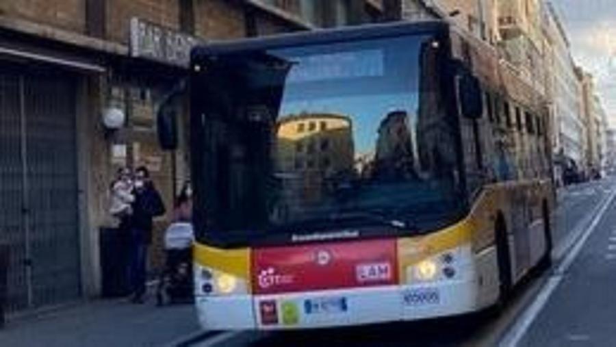 
	Un autobus urbano (foto d'archivio)

