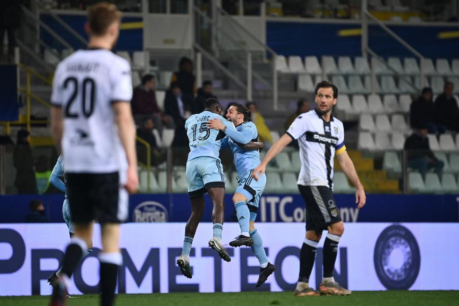 
	Tour&egrave; festeggia la rete che vale il successo del Pisa sul campo del Parma&nbsp;

