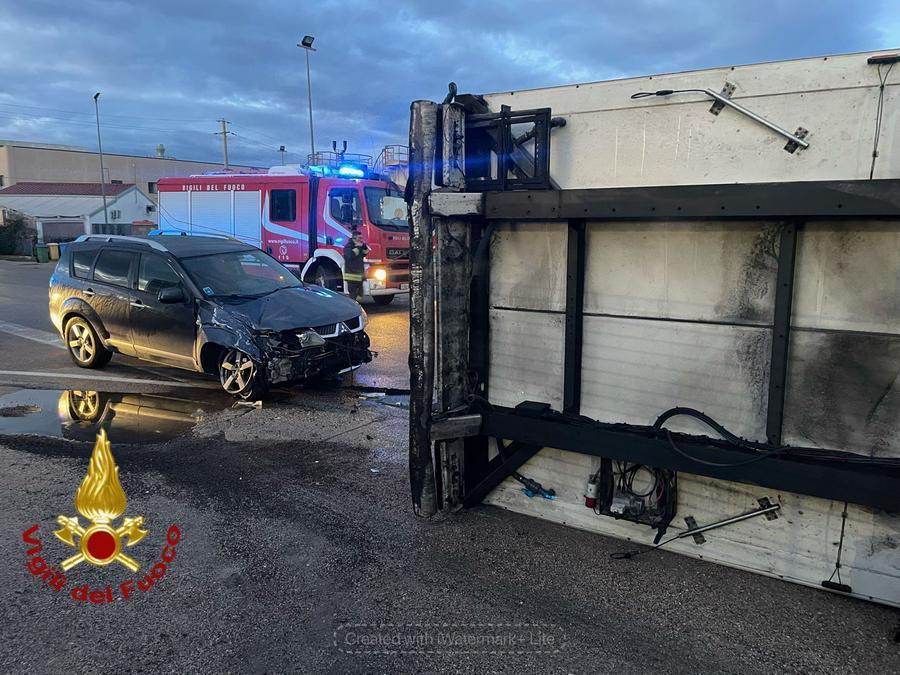 Tragedia sfiorata a Olbia: rimorchio si ribalta e rischia di schiacciare un’auto in transito