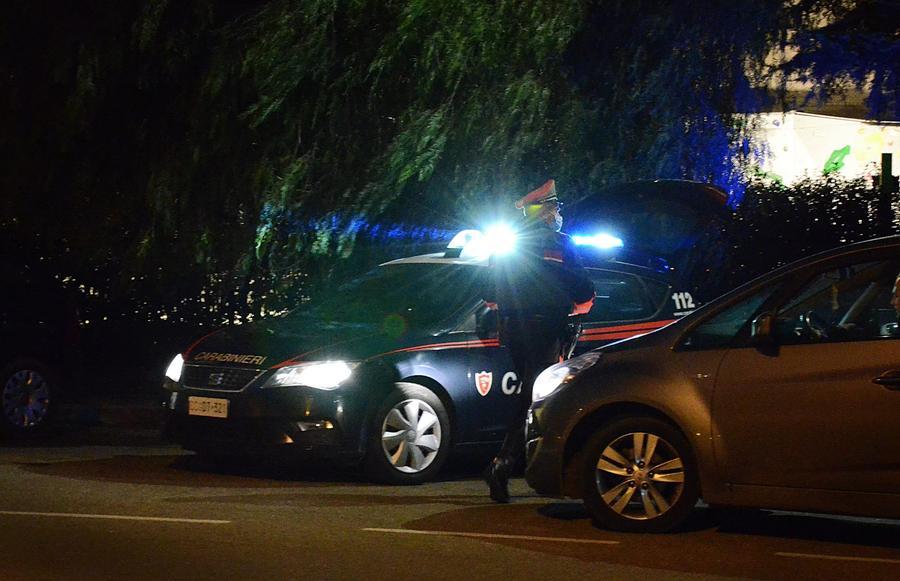 Ubriaco spintona la madre che cade e si rompe una gamba: arrestato a San Vito