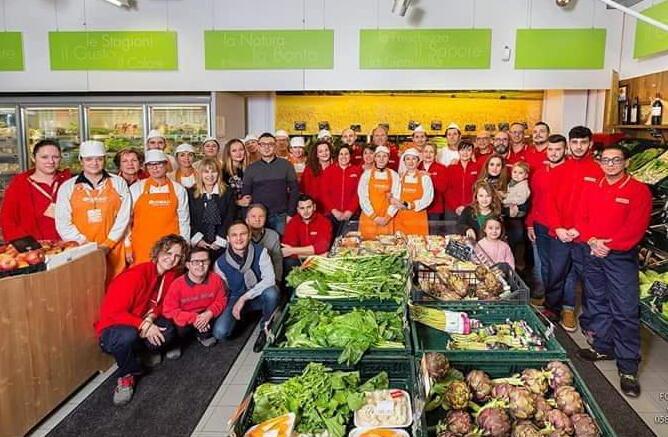 Cecina, ha la figlia malata da curare: i colleghi le donano le ferie