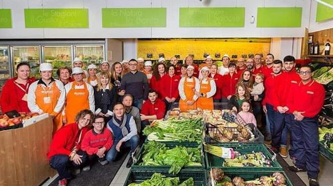 Cecina, ha la figlia malata da curare: i colleghi le donano le ferie