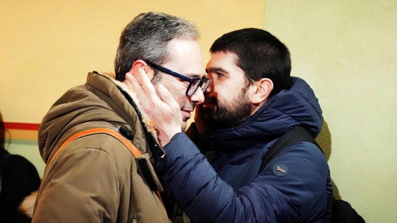 La condanna unanime della politica. «Basta omofobia, forza Barbafieri»