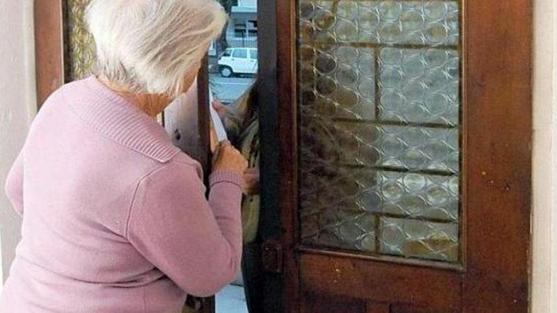 Anziana aggredita da falsi tecnici: entrano in casa e rubano l’oro