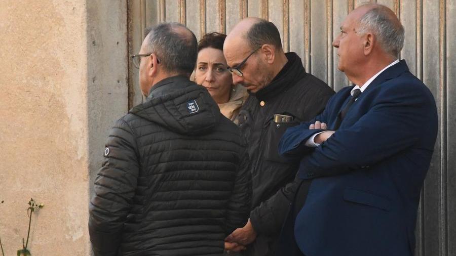 Piero Carta al centro della foto