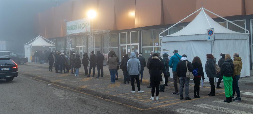 Ferrara, «Bloccavano gli Hub vaccinali», indagati 15 sanitari e 2 avvocati