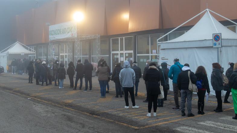 Ferrara, «Bloccavano gli Hub vaccinali», indagati 15 sanitari e 2 avvocati