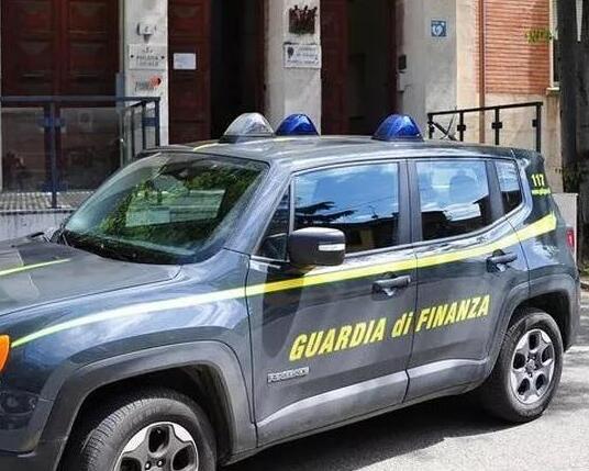 Vignola Il broker che truffava anche la zia «Ha fatto sparire 500mila euro». Una delle vittime si è tolta la vita
