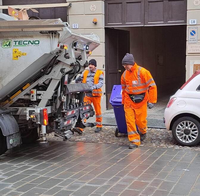 Modena Nuova raccolta Hera Duemila tra negozi, bar, hotel e uffici: «Enigmi e timori» 