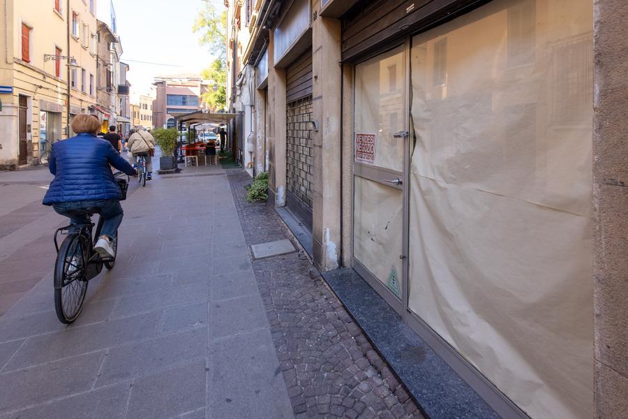 Ferrara, ecatombe di negozi in centro: «Più turismo e canoni ridotti»