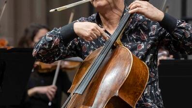 Ferrara, Sollima dal vivo all’Abbado: «La musica sublima la realtà»