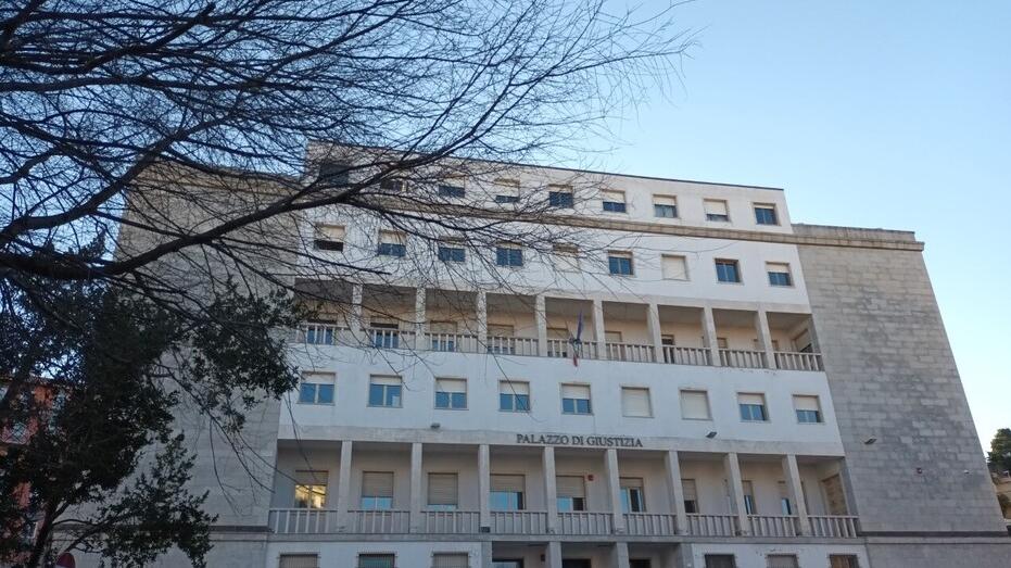 Contanti prestati a tassi usurari, due nuoresi rinviati a giudizio