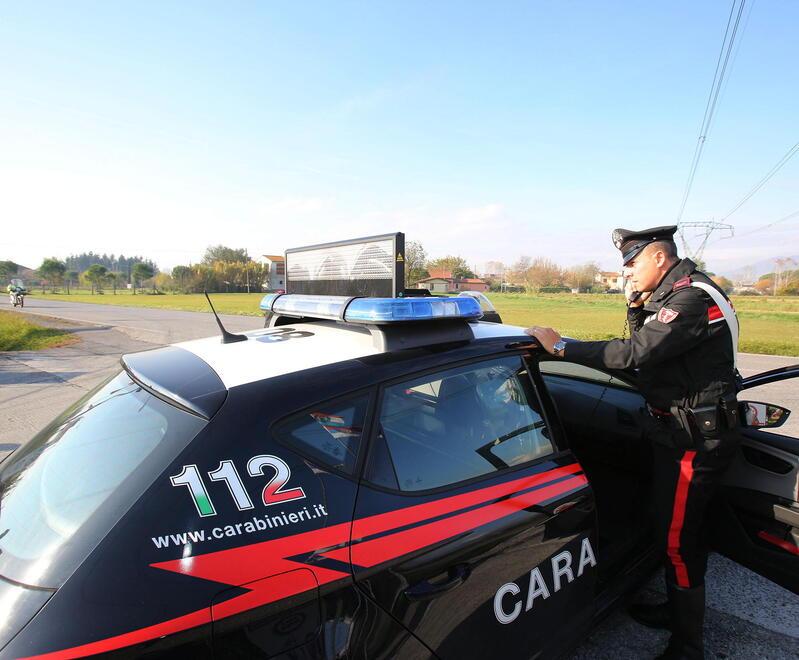 Condannato a oltre sei anni, fa il latitante: torna a casa e prende a calci e pugni i carabinieri