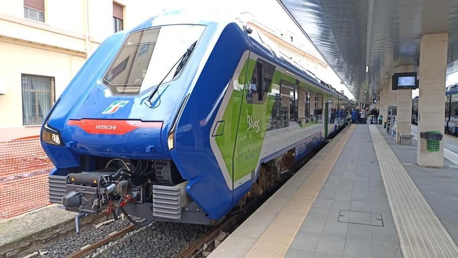 Cagliari, presentati i nuovi treni ibridi Blues