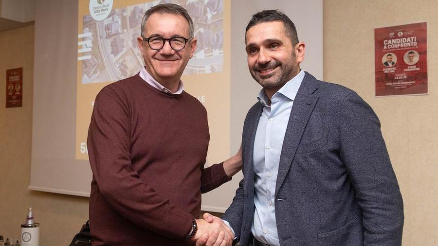 Piero Comandini e Giuseppe Meloni, la stretta di mano dopo il confronto che ha preceduto le Primarie