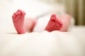 Bimba di sei mesi cade e muore in un Nido belga: aperta un’inchiesta