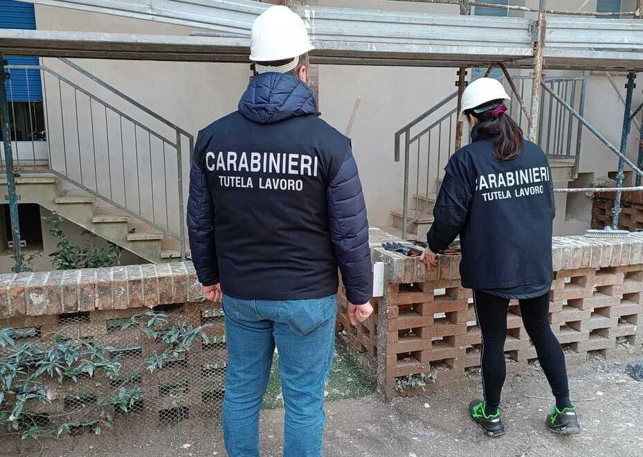 Lidi. Operai irregolari nel cantiere. Scattano denunce per cinque ditte 
