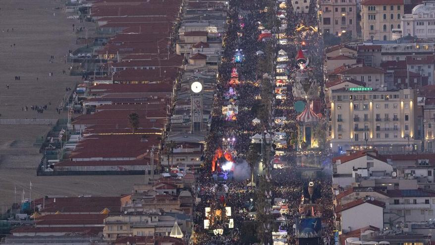 Carnevale di Viareggio, record d’incassi: oltre 4 milioni staccati più di 360mila biglietti