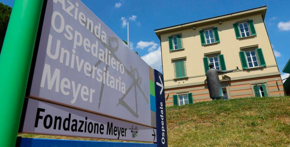 Cecina, le donano le ferie per seguire la figlia malata: è gara di solidarietà per aiutare Irene