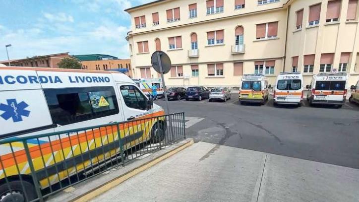 Via dei Pensieri, malore al mercato: 82enne rianimato dai soccorritori
