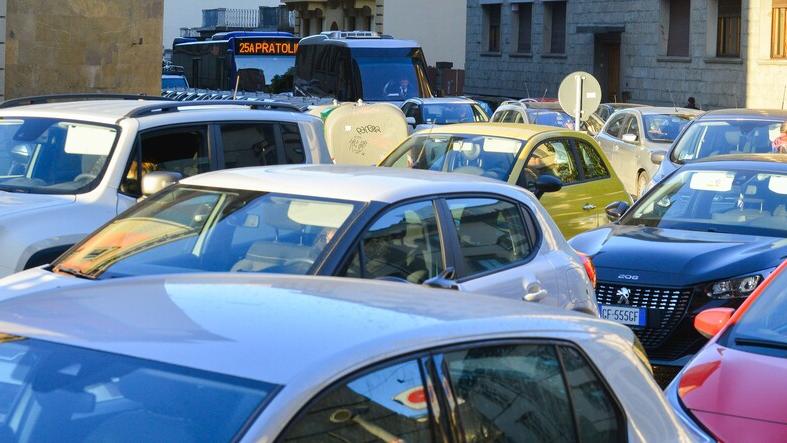 Firenze, scatta il primo stop ai diesel Euro 5: da aprile vietati i viali ai mezzi più vecchi