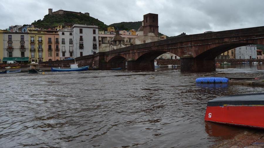 Il fiume Temo ingrossato dopo forti piogge (archivio)