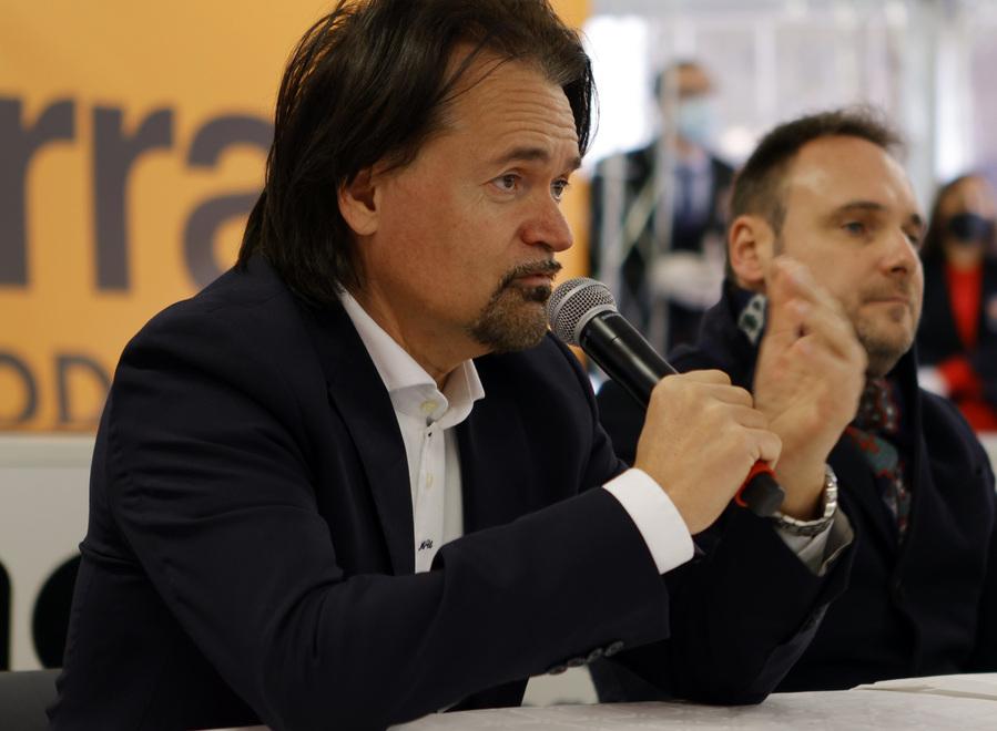 Il dirigente scolastico e il lavoro nero: «Contratti trasparenti. Ragazzi, siate felici e niente scorciatoie» 