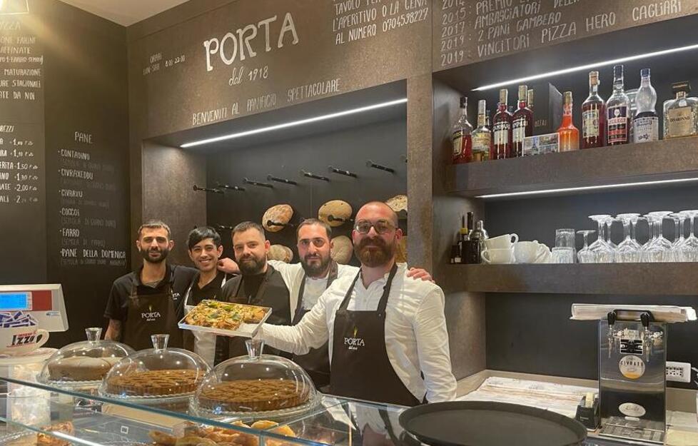 Metti una sera a cena al panificio Porta con le pizze “spettacolari” in teglietta