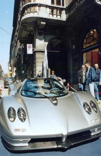 Pagani, un maxi evento in centro a Modena per i 25 anni In mostra tutte le hypercar nate a San Cesario 