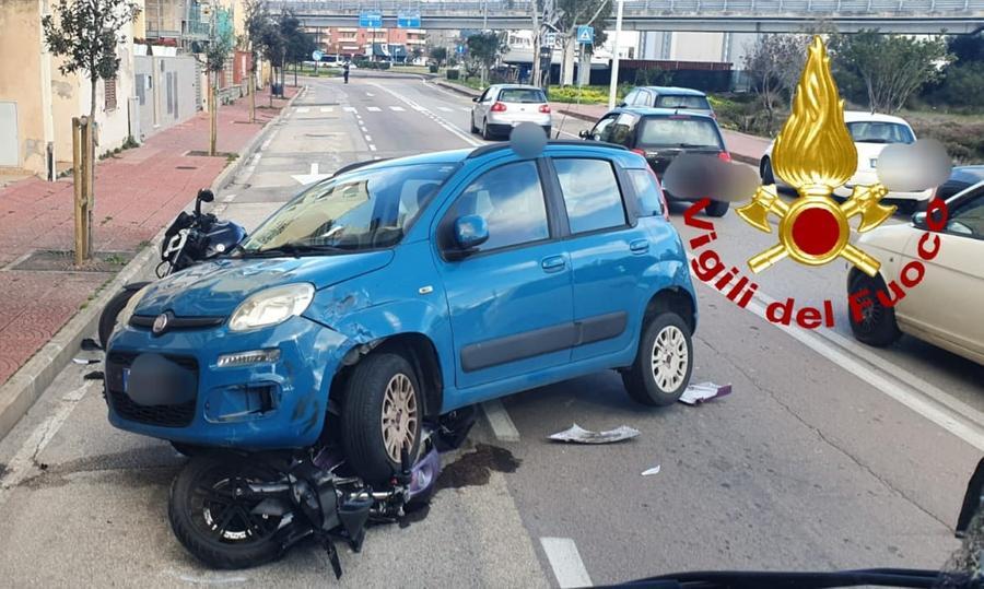 Moto travolta da un’auto a Olbia: in ospedale la motociclista