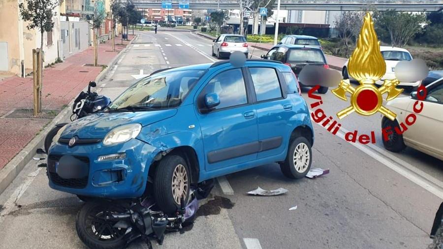 Moto travolta da un’auto a Olbia: in ospedale la motociclista