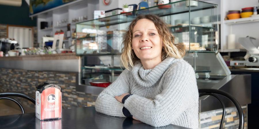 
	Deborah, una delle titolari del bar che hanno salvato la cliente

