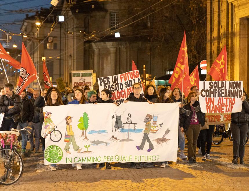 Modena In trecento per ambiente e clima «La rabbia è energia rinnovabile» 