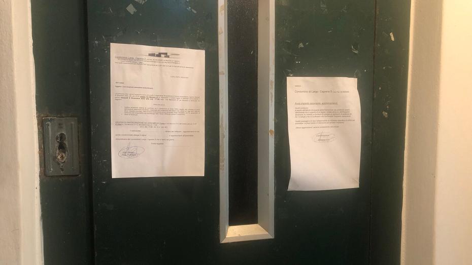 Alghero, in ostaggio dell’ascensore rotto: «Non possiamo uscire di casa»